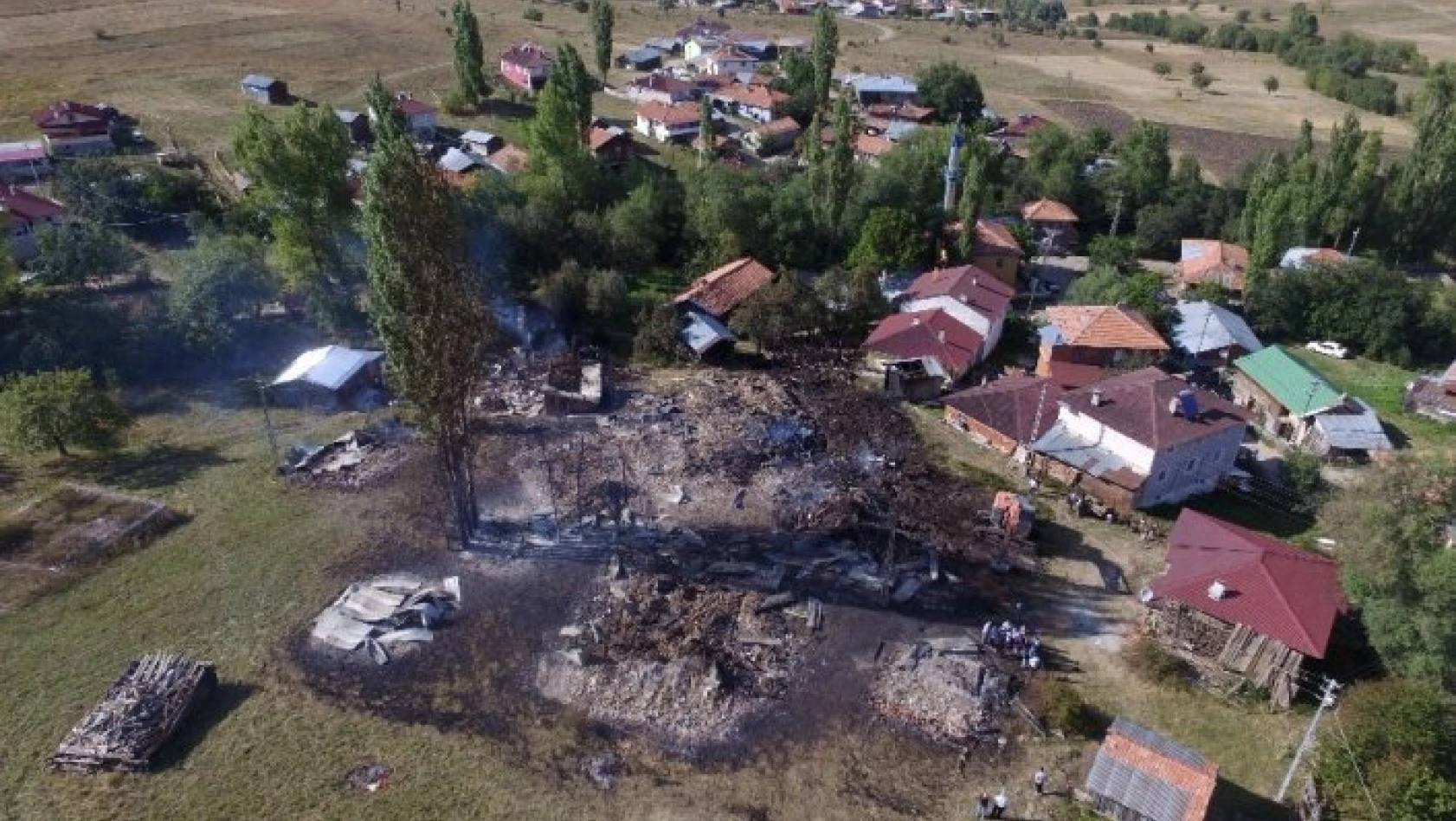 Yangın mağduru vatandaşlara AFAD ve Kızılay ekipleri yardımda bulundu