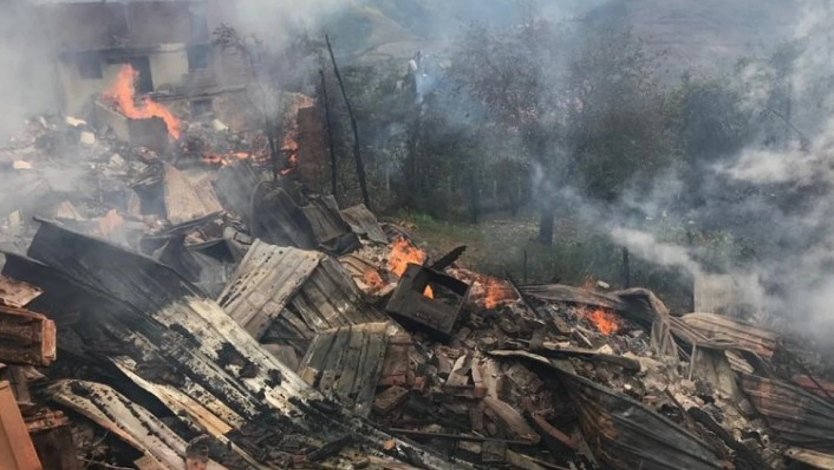 Kastamonu'daki yangında yanan ev sayısı 10'a yükseldi!
