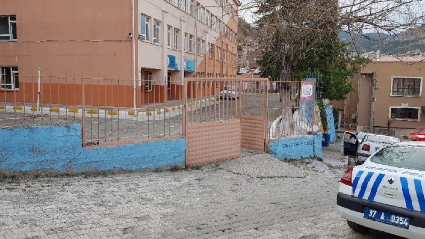 Tosya'da okula silahla ateş eden şahıs tutuklandı