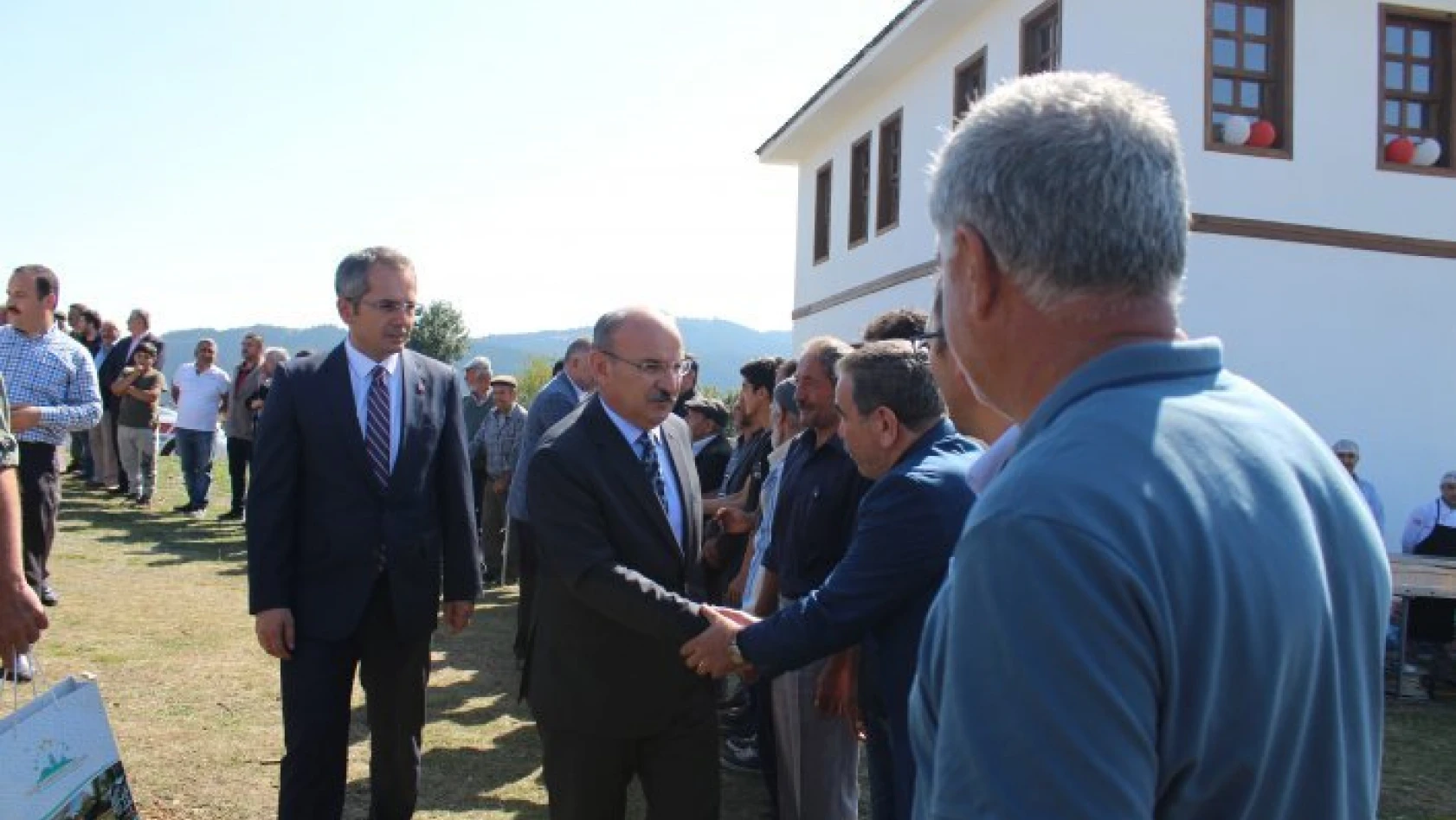Vali Karadeniz Tosya'da ziyaretlerde bulundu