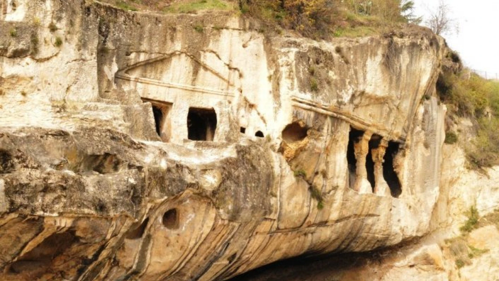 Paflagonya Dönemi'ne ait 'Kaya Mezarları' turizme kazandırılacak