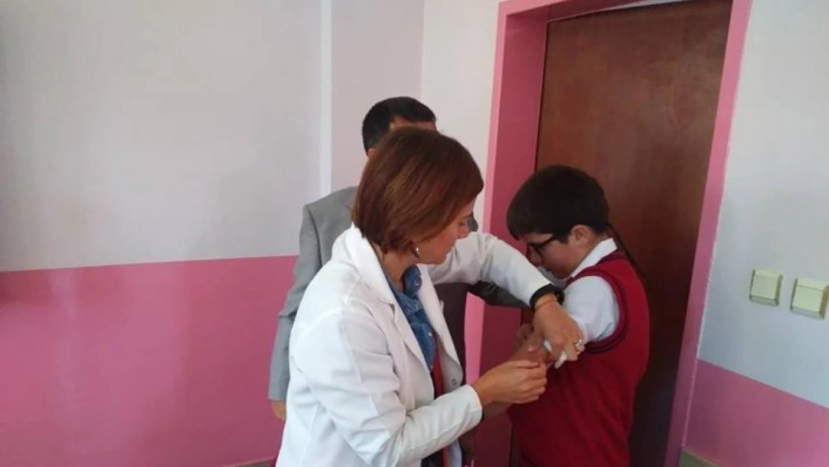 Daday'da öğrencilere aşı yapıldı