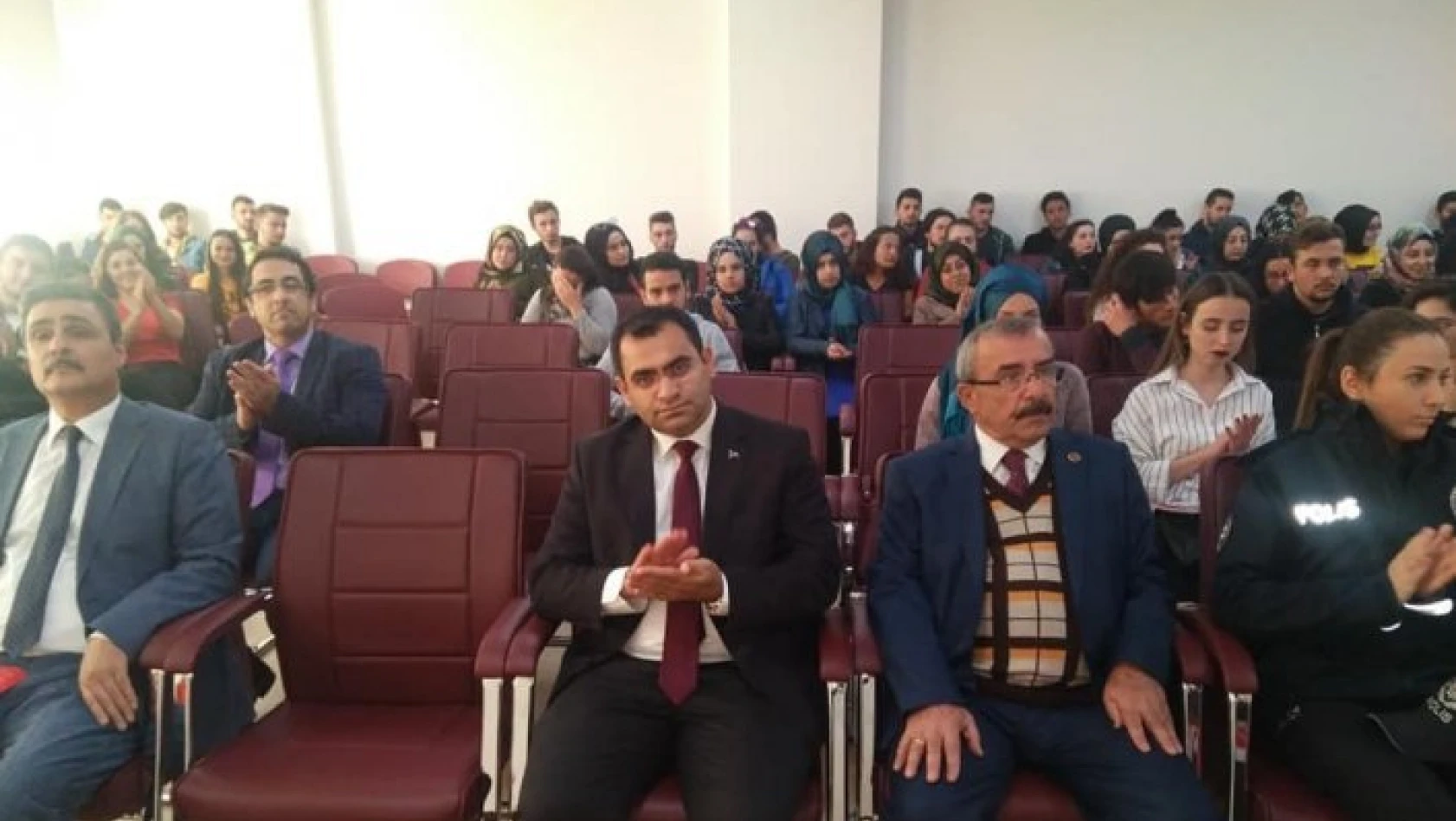 Daday'da üniversite öğrencilerine Cumhuriyet anlatıldı