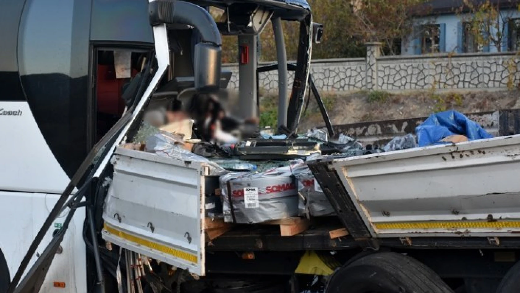 Kastamonu'da yolcu otobüsü kazasında 2 ölü, 40 yaralı!