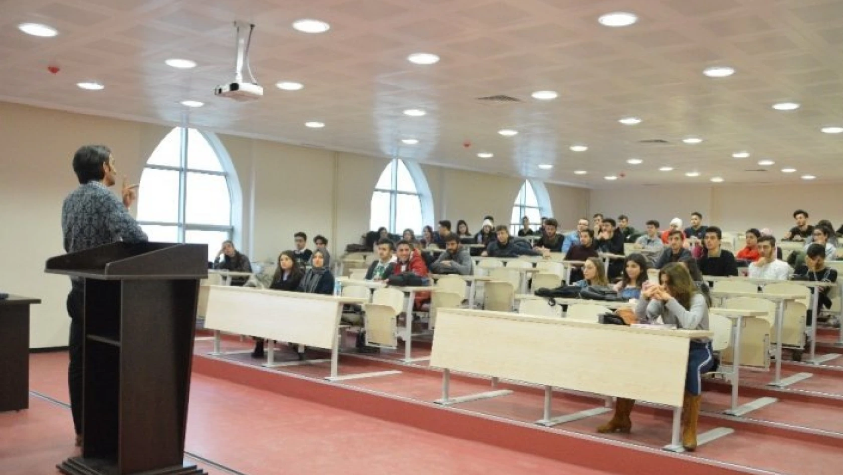 Gazeteci Kazım Bolat, üniversite öğrencileri ile bir araya geldi