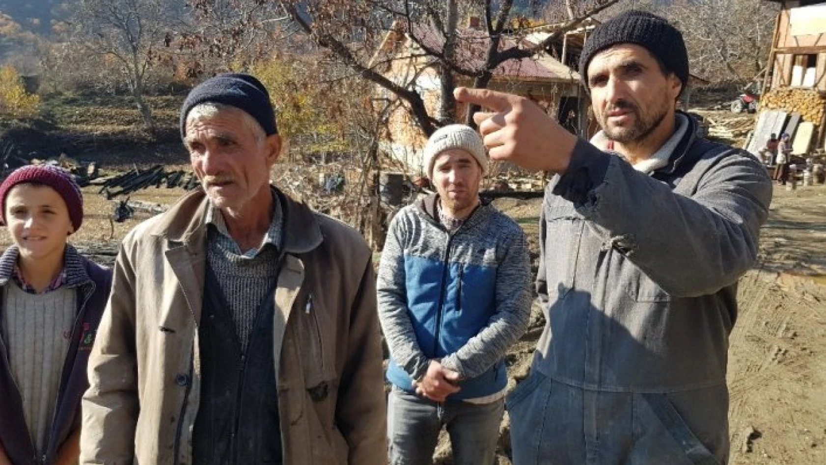 Tosya'da evi yanan köylü ve ailesi verilen sözlerin yerine getirilmesini istiyor