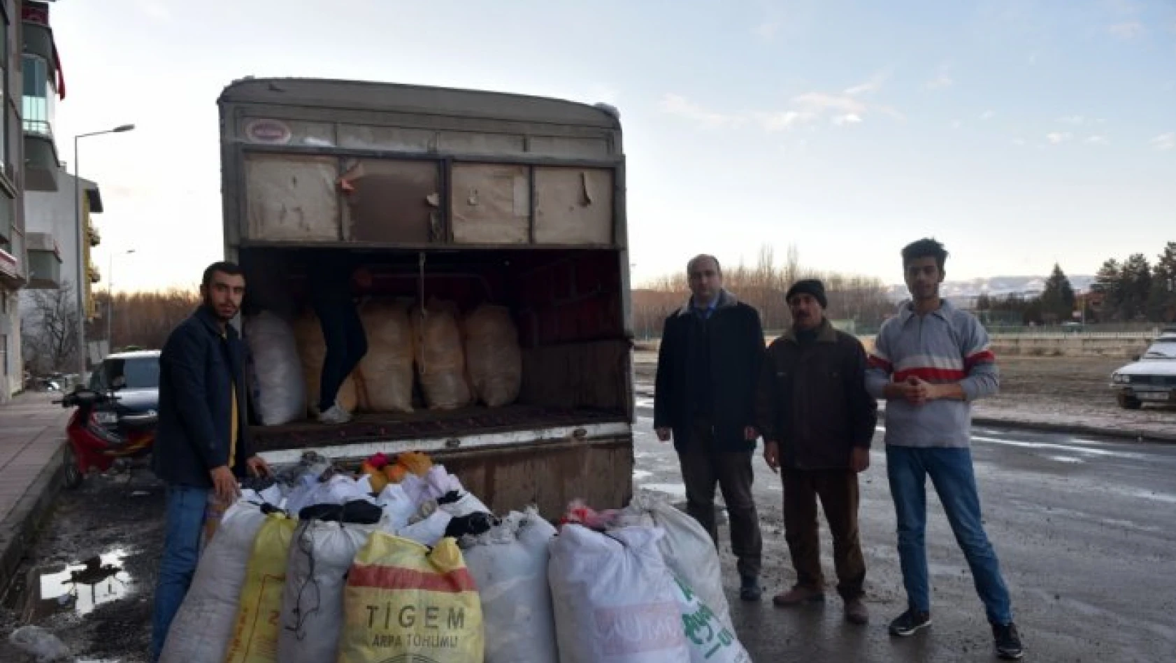 Kastamonu'daki Suriyelilerden İdlib'e yardım