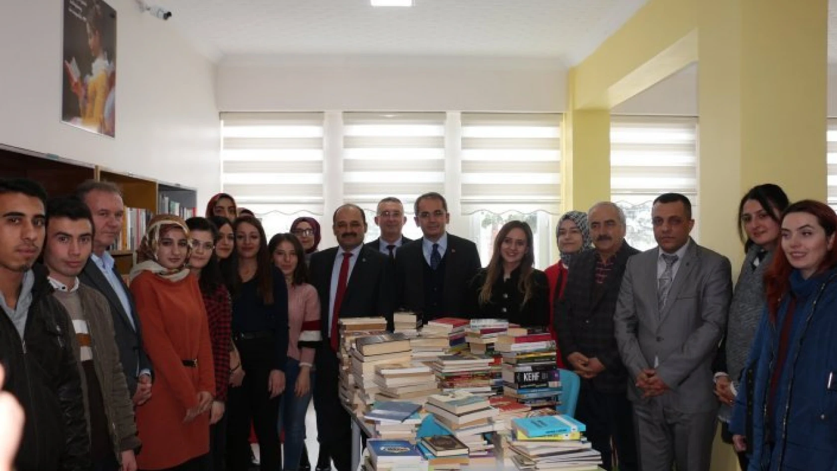 KÜ'den 'Kütüphanesiz okul, kitapsız öğrenci kalmasın' kampanyasına destek