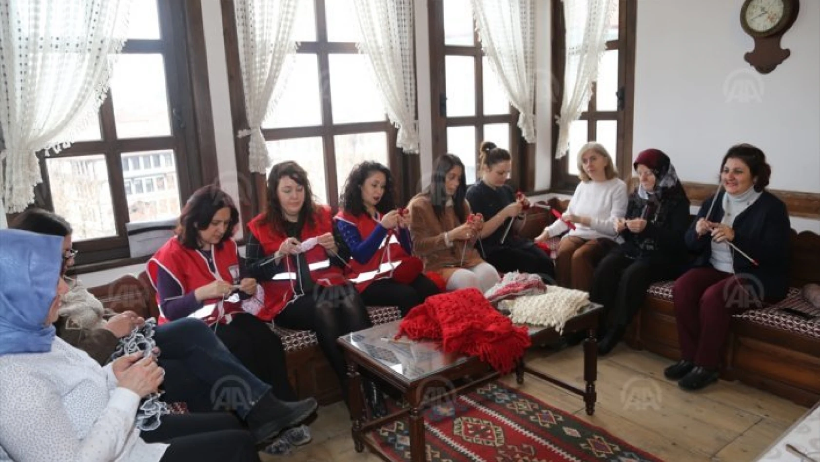 Türk Kızılayından 'Hanımlar Örüyor' kampanyası