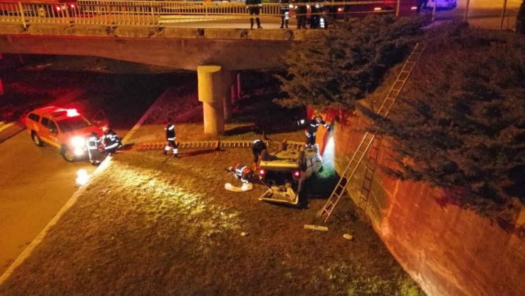 Kastamonu'da otomobil köprüden dereye düştü: 4 yaralı