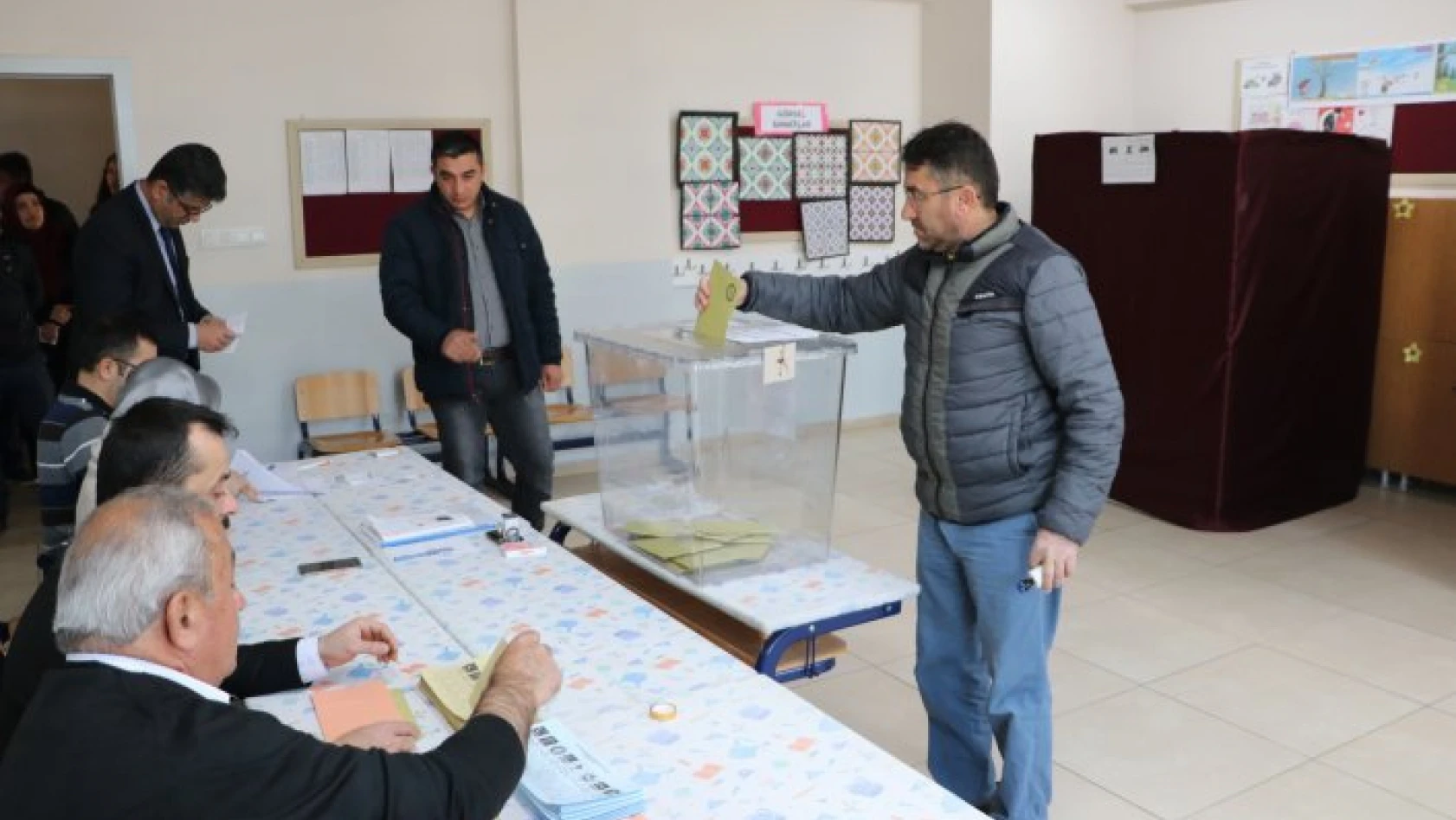 Kastamonu'da oy verme işlemi başladı