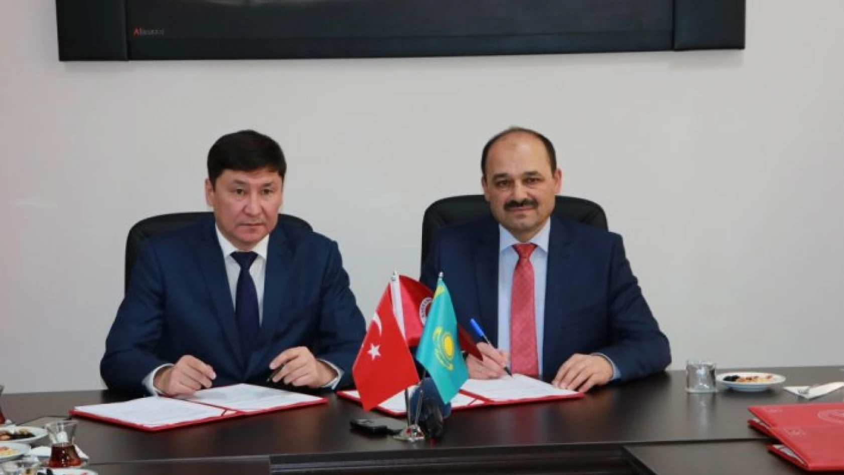 Kastamonu ile Kazakistan üniversiteleri arasında ortak diploma anlaşması