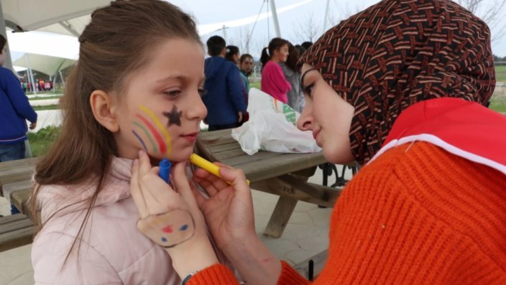 Çocuklar Türk Kızılayı öğrenip eğitsel oyunlar oynadı