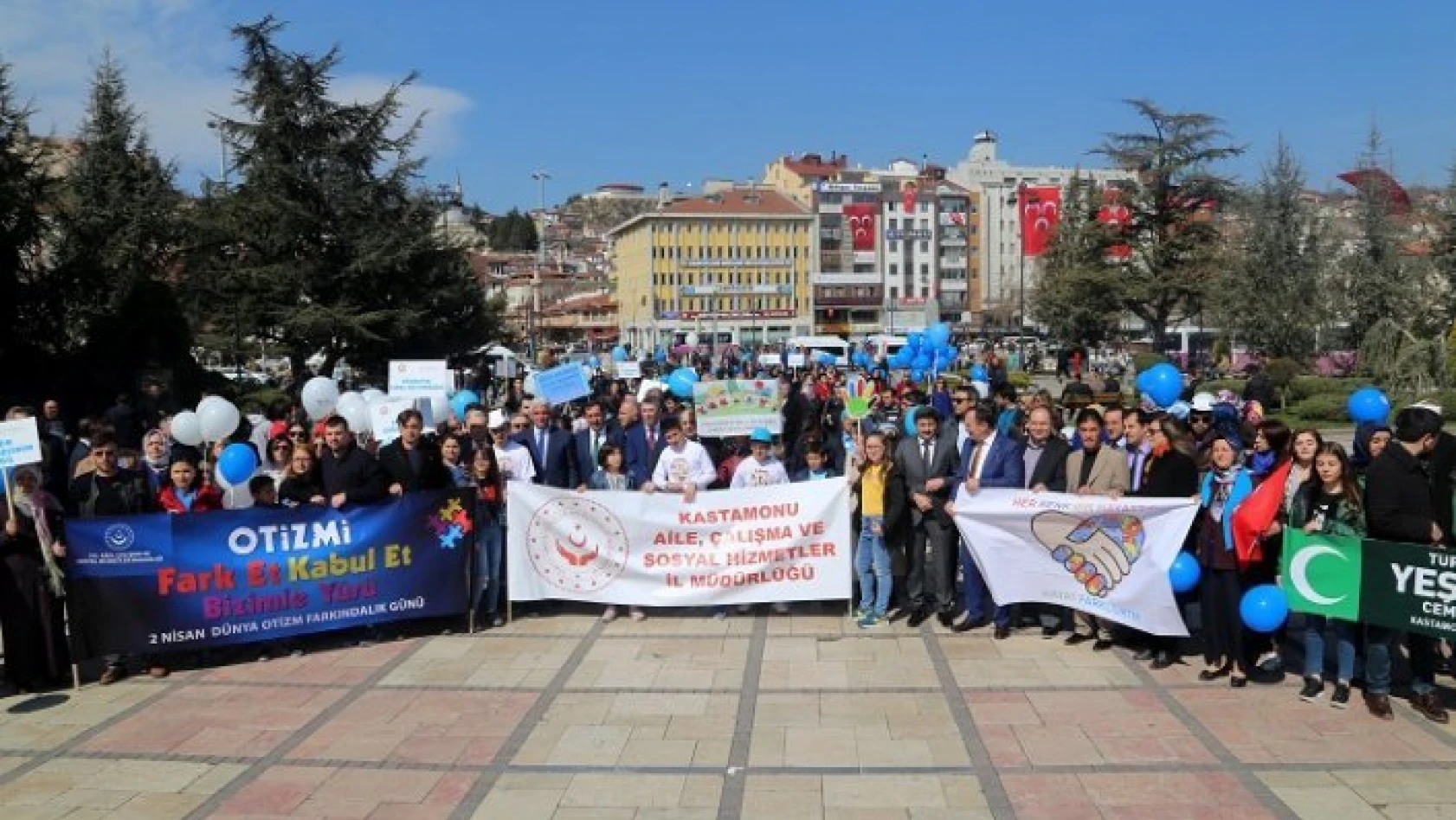 Dünya Otizm Farkındalık Günü'nde yürüyüş gerçekleştirildi