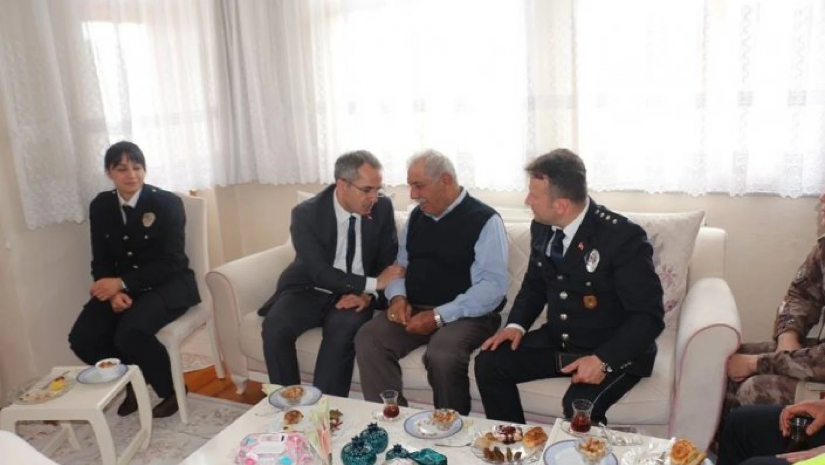 Kaymakam Deniz Pişkin'den şehit polisin ailesine ziyaret