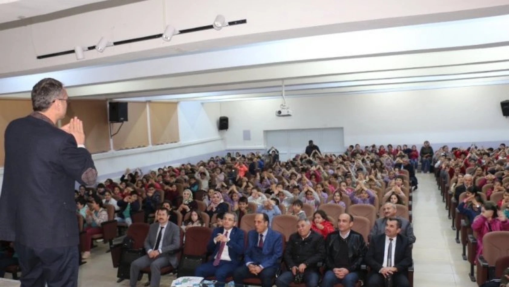 Tosya'da 'Yazar Söyleyişleri' programı yapıldı