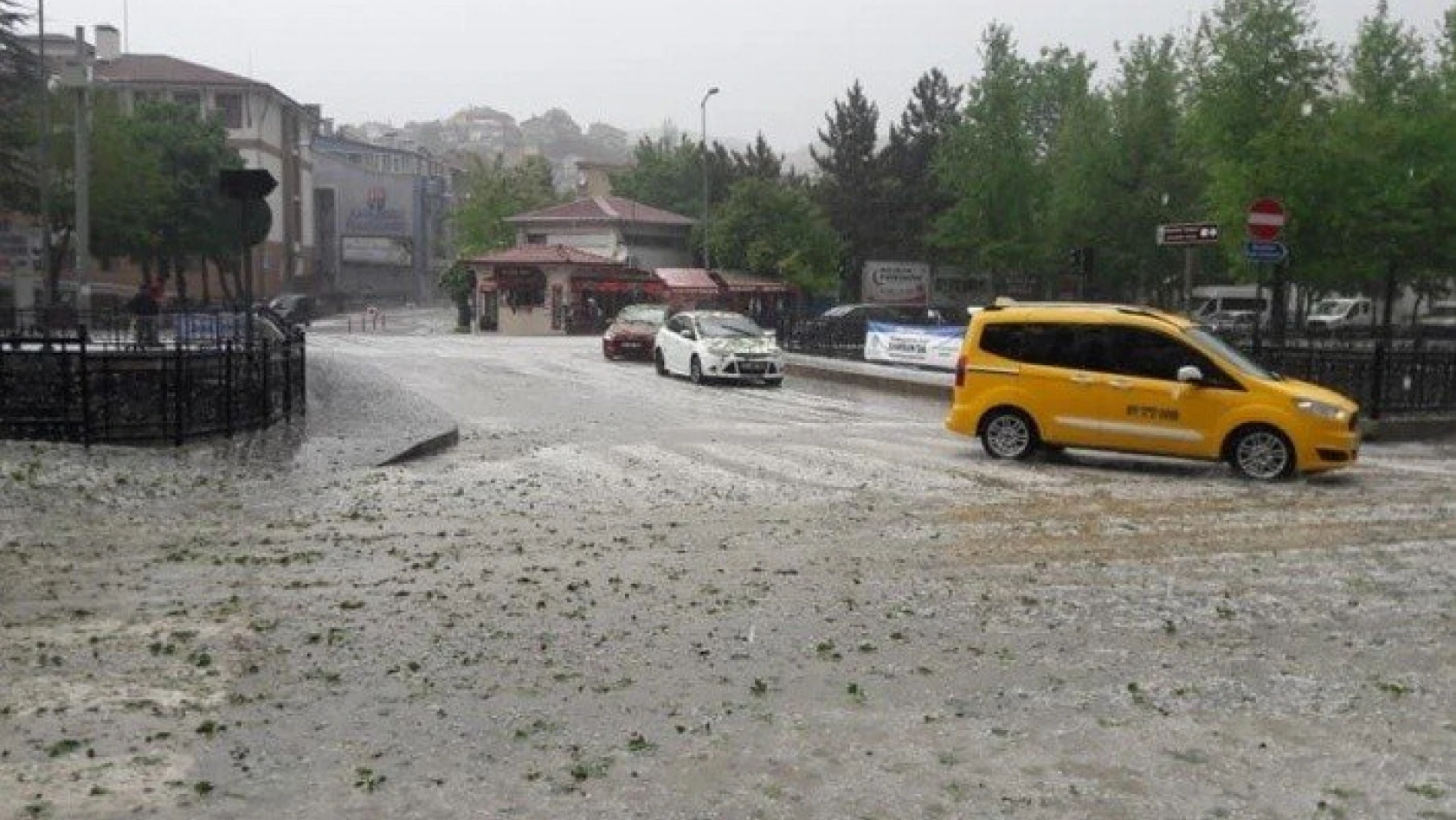 Kastamonu'da ceviz büyüklüğünde dolu yağışı