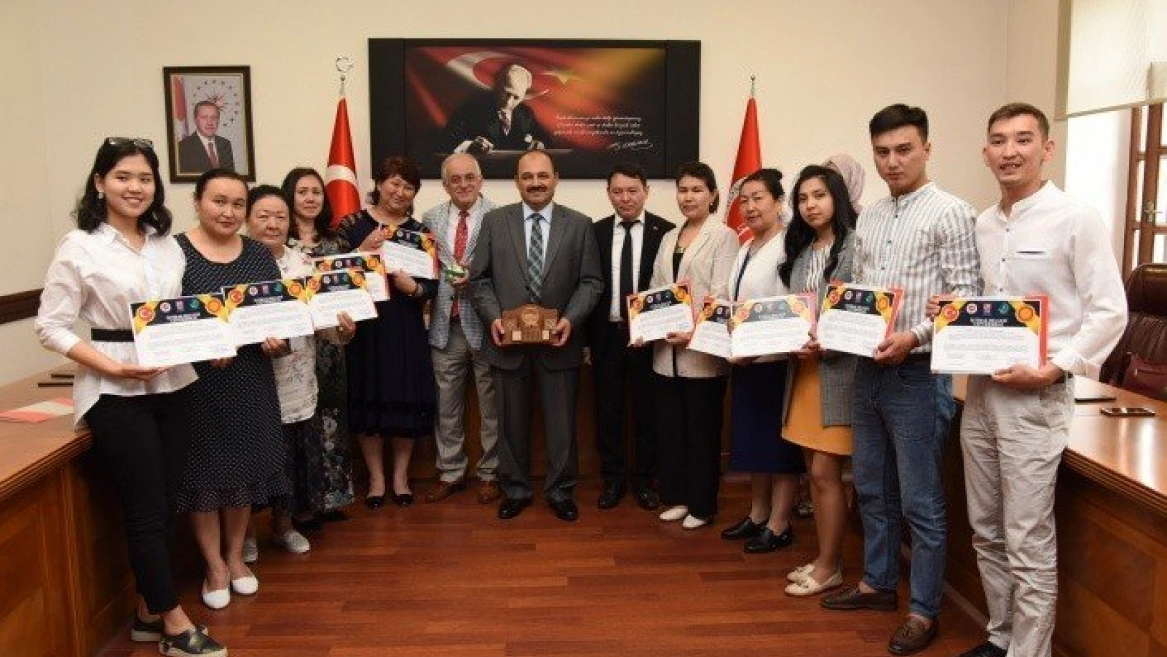 Kırgız sağlıkçılardan üçüncü grubun Kastamonu'daki eğitimi tamamlandı