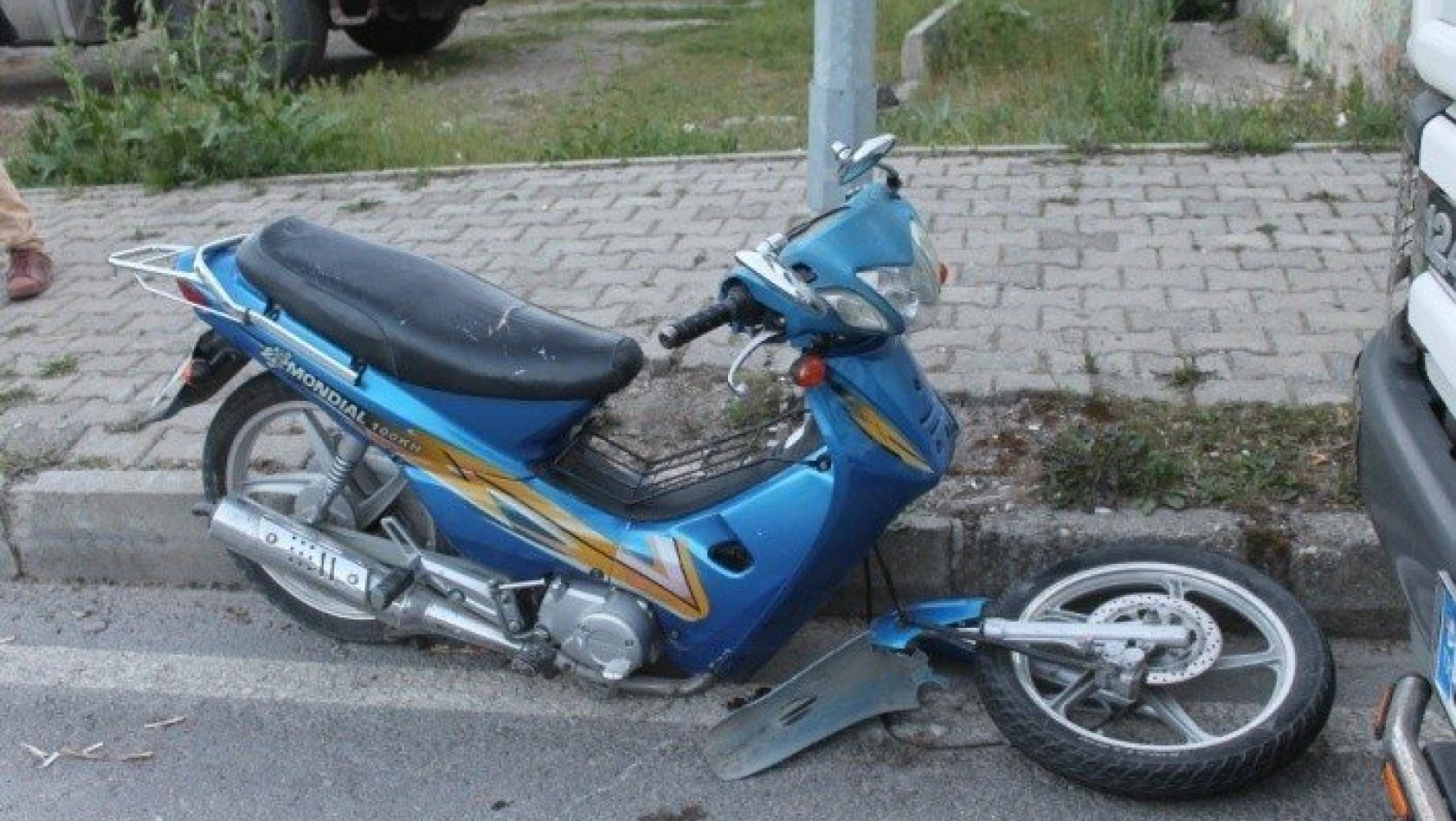 Tosya'da motosikletli şahıs, kazada yaralandı