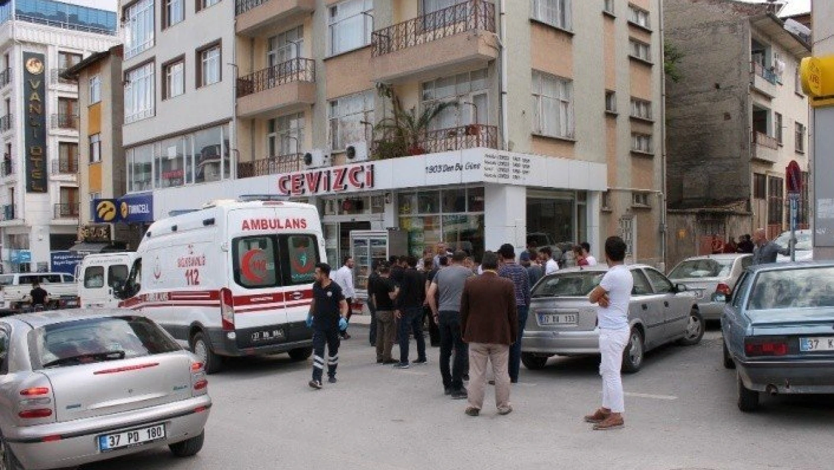 112 ekipleri Tosya sokaklarında yaralı aradı