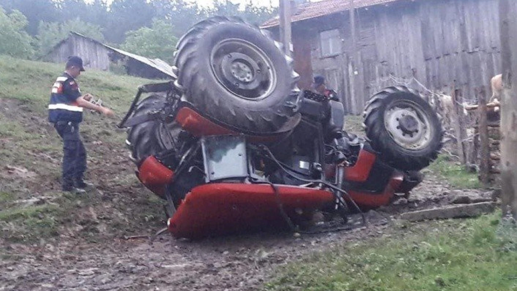 Daday'da traktör devrildi