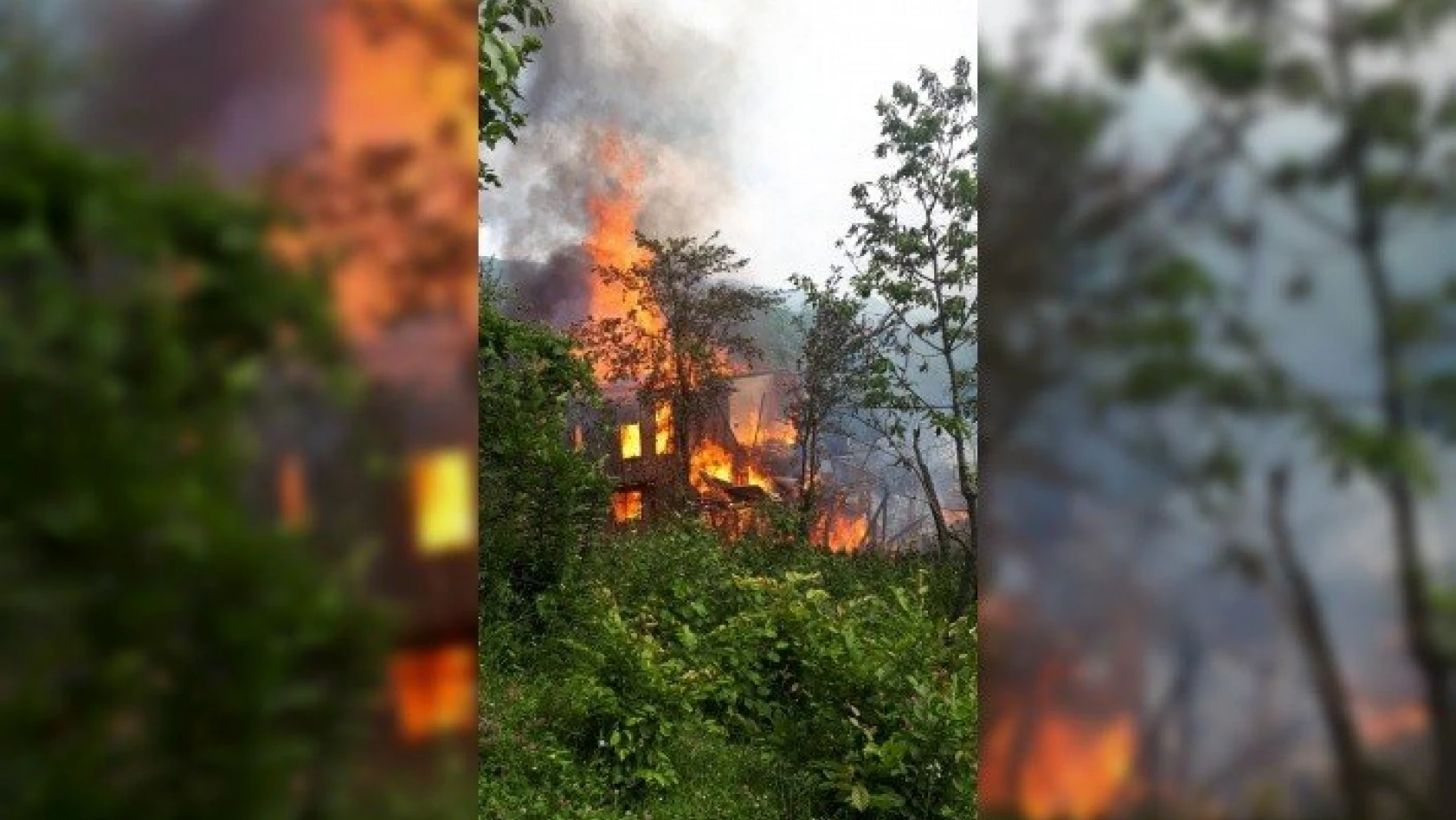 Kastamonu'da yangın: 1 ev, 1 samanlık yandı
