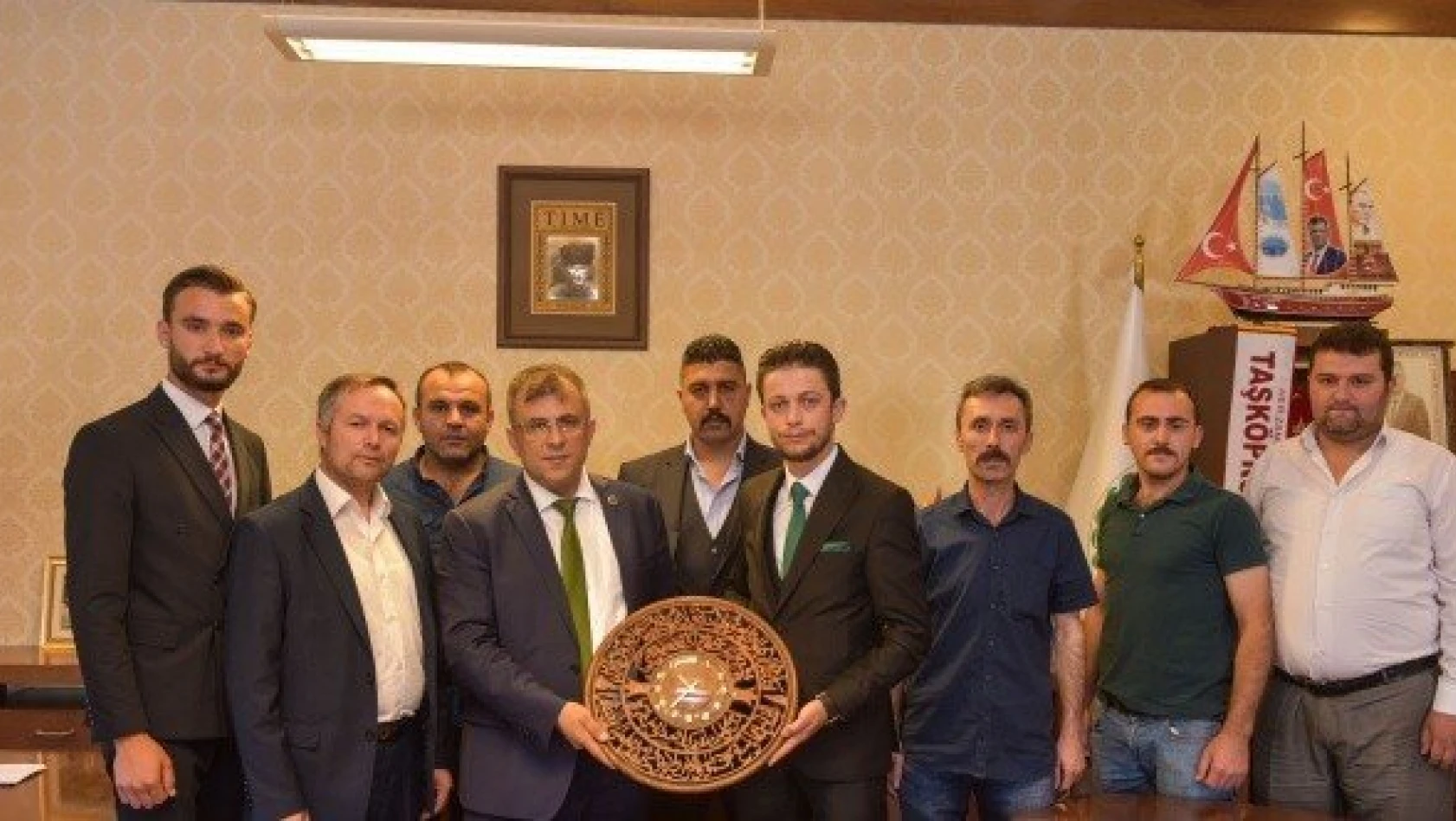 Kastamonu Ülkü Ocakları Başkanı Abayoğlu, Belediye Başkanı Çatal'ı ziyaret etti