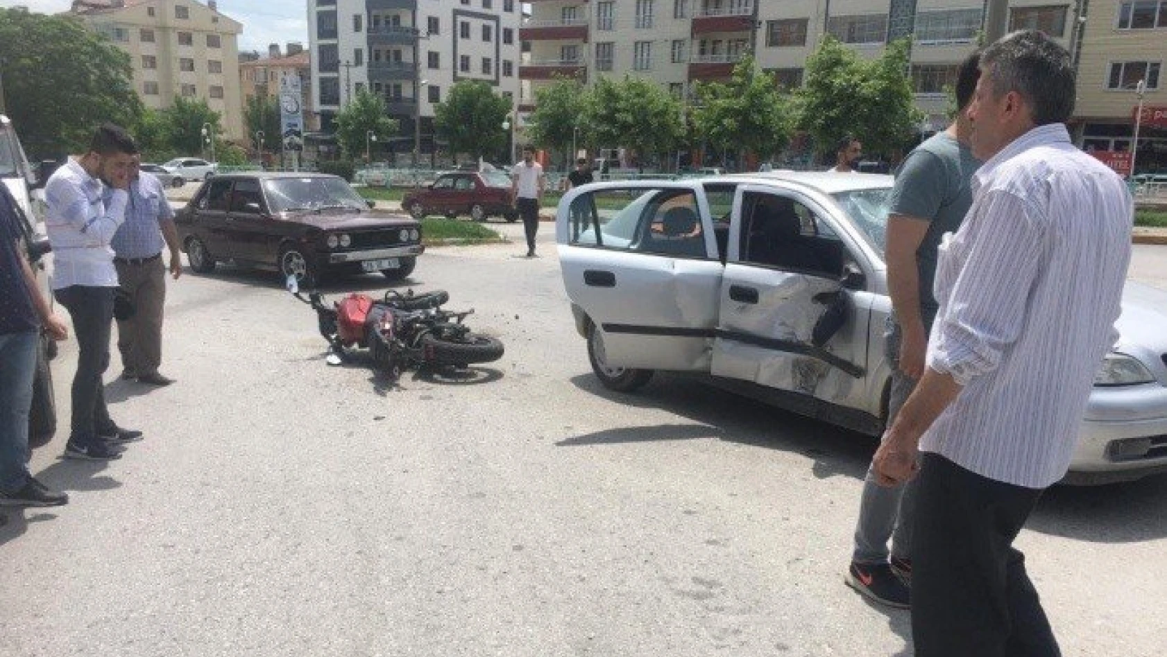 Kastamonu'da motosiklet ile otomobil çarpıştı: 1 yaralı