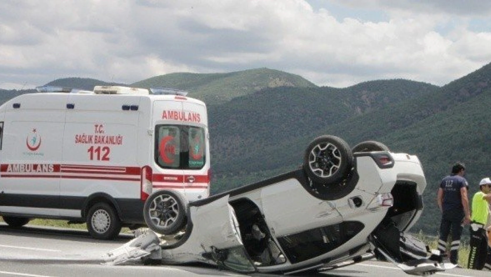 Tosya'da otomobil takla attı: 2 yaralı
