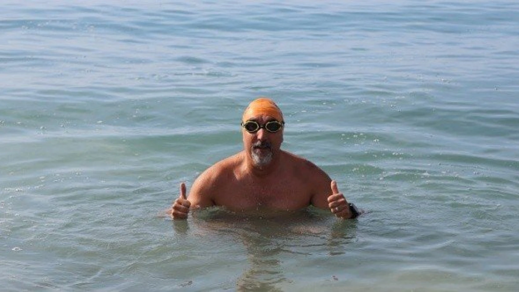 Başarılı yüzücünün Kuzey Kanalı'nı geçme sevinci