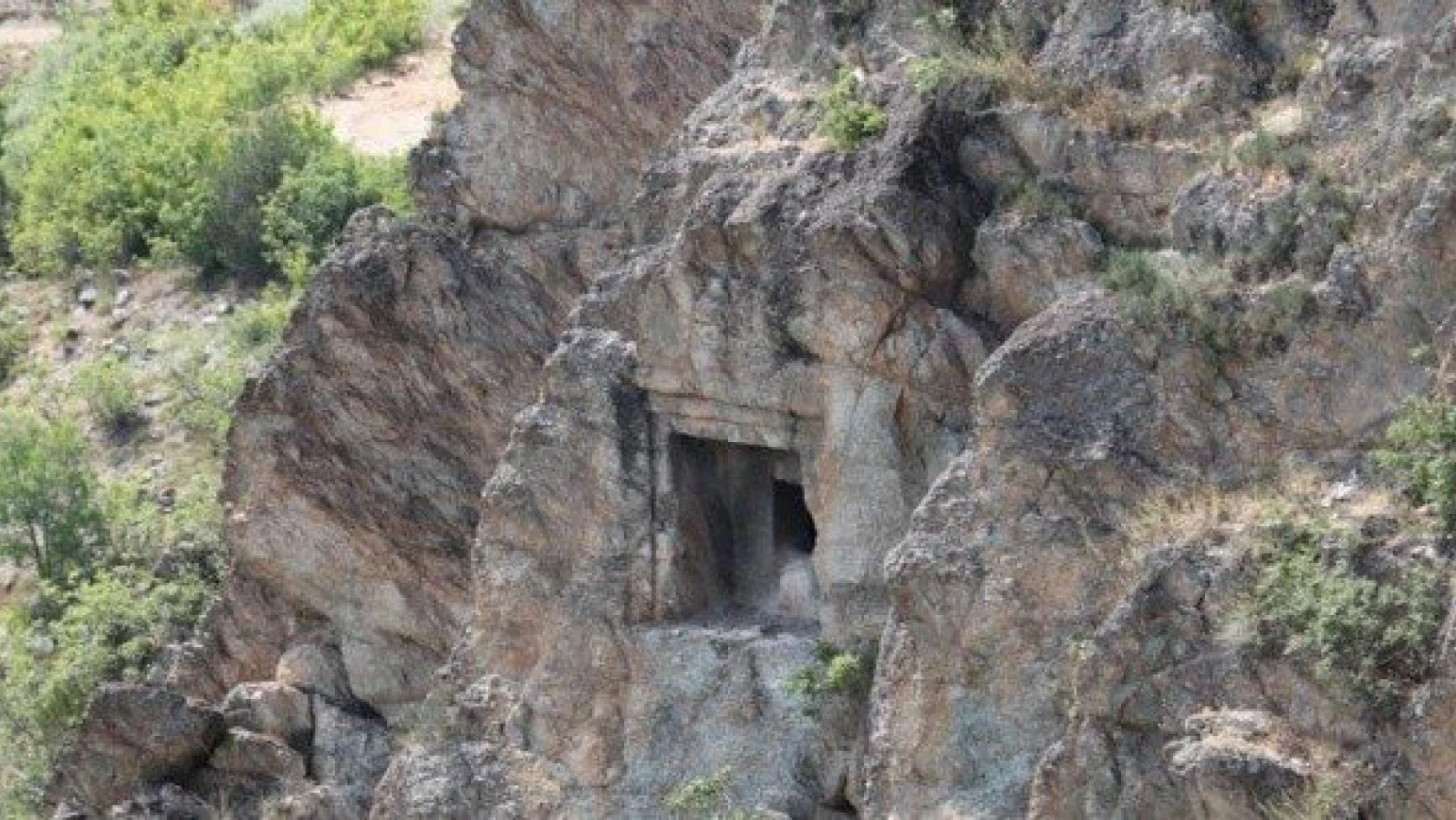 Definecilerin talan ettiği Gavur Dağı'nda arkeolojik kazı yapılacak