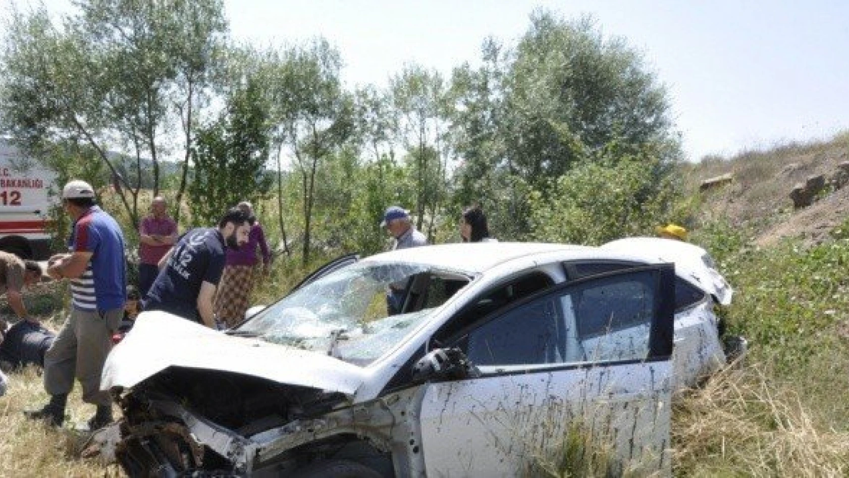Kastamonu'da otomobil tarlaya devrildi: 5 yaralı
