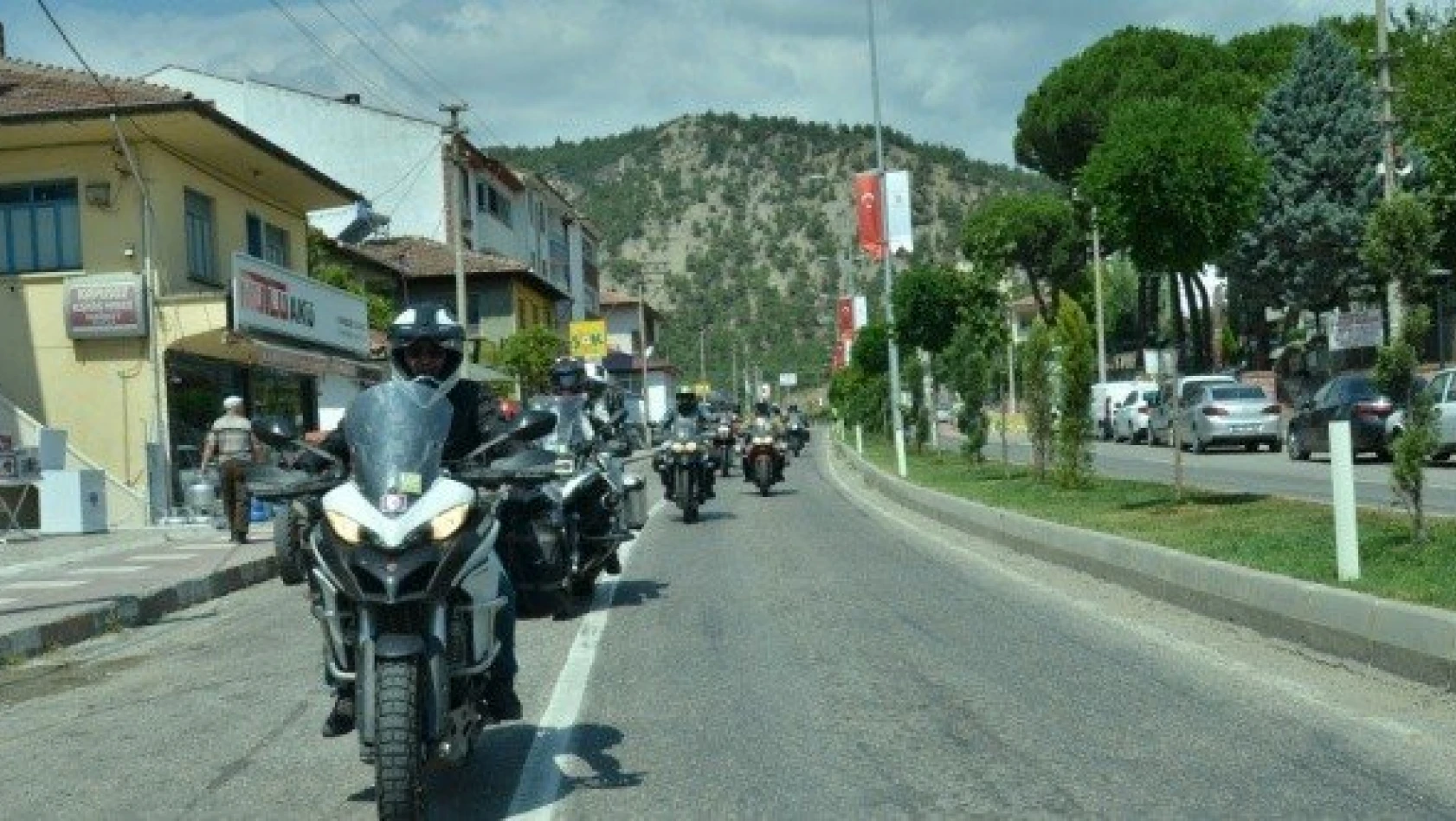 Almanya'dan Çin'e motosikletle gidiyorlar