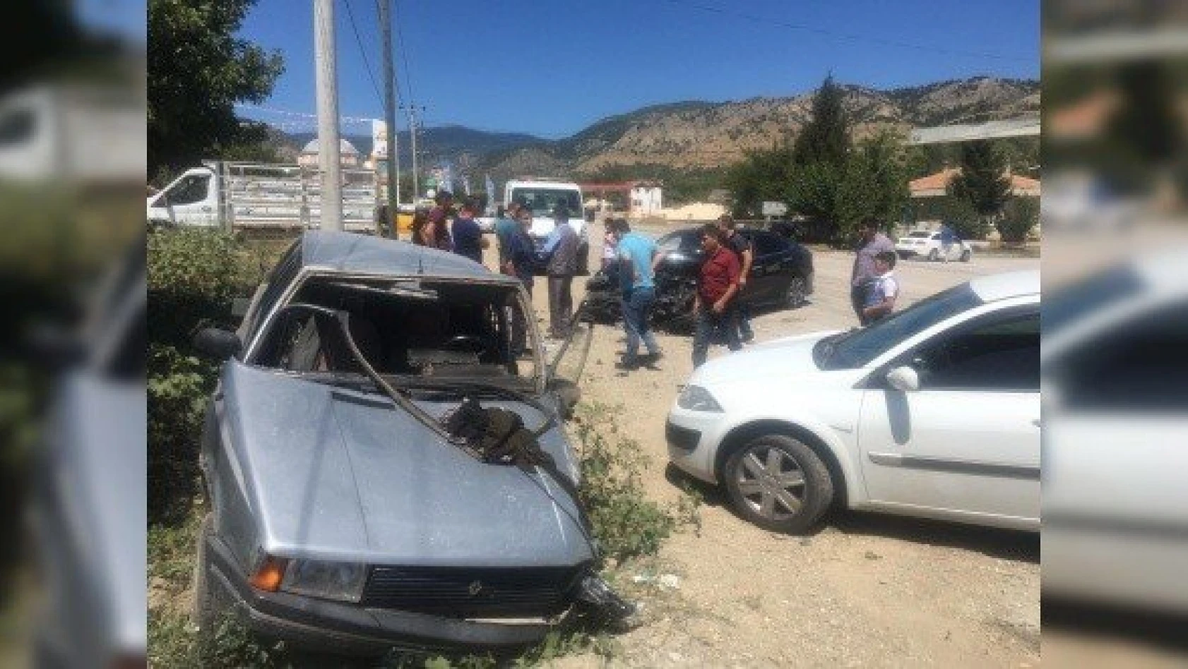Kastamonu'da iki otomobil çarpıştı: 3 yaralı