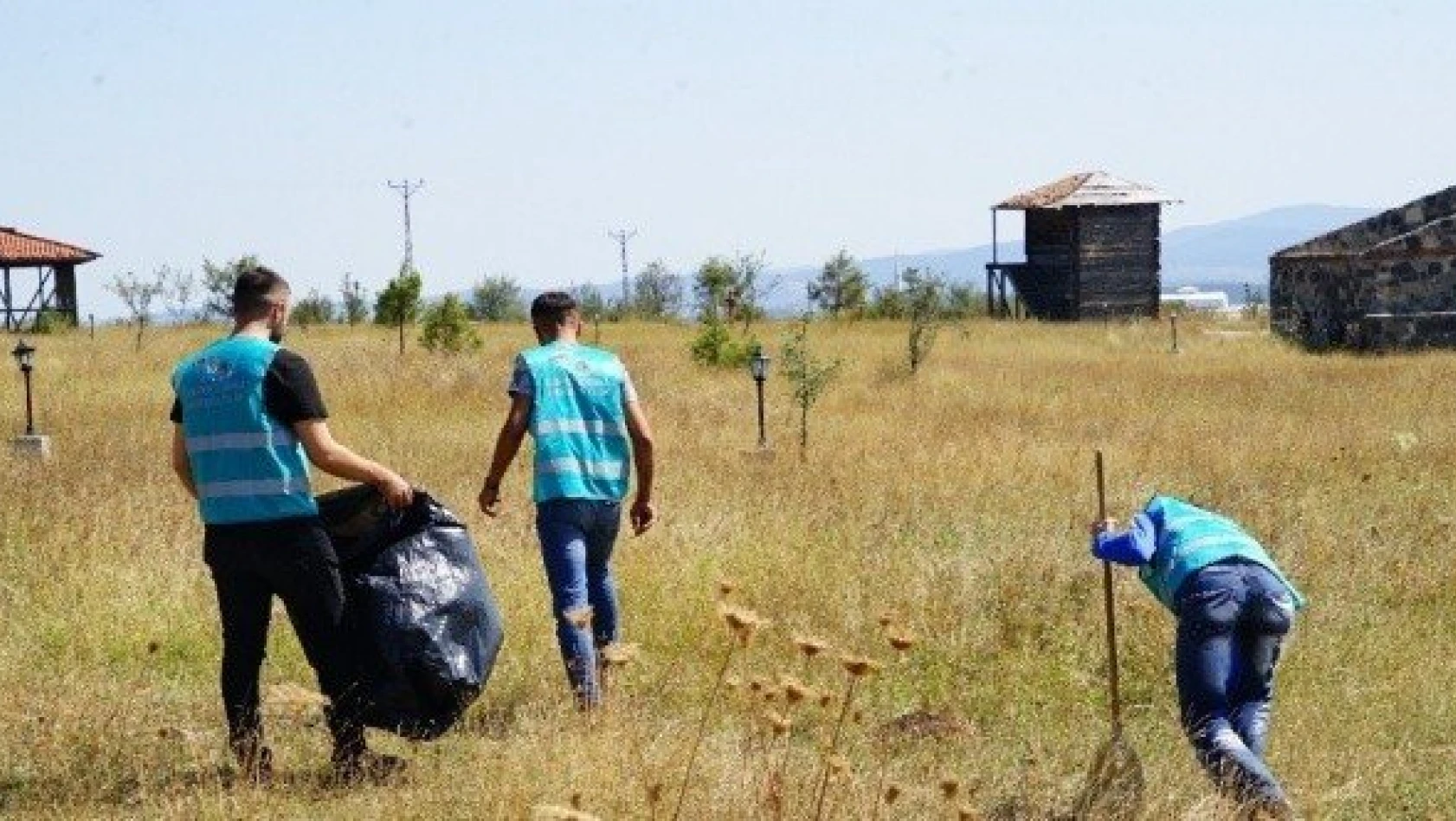 Kastamonu'da yükümlüler kültür köyünü temizledi