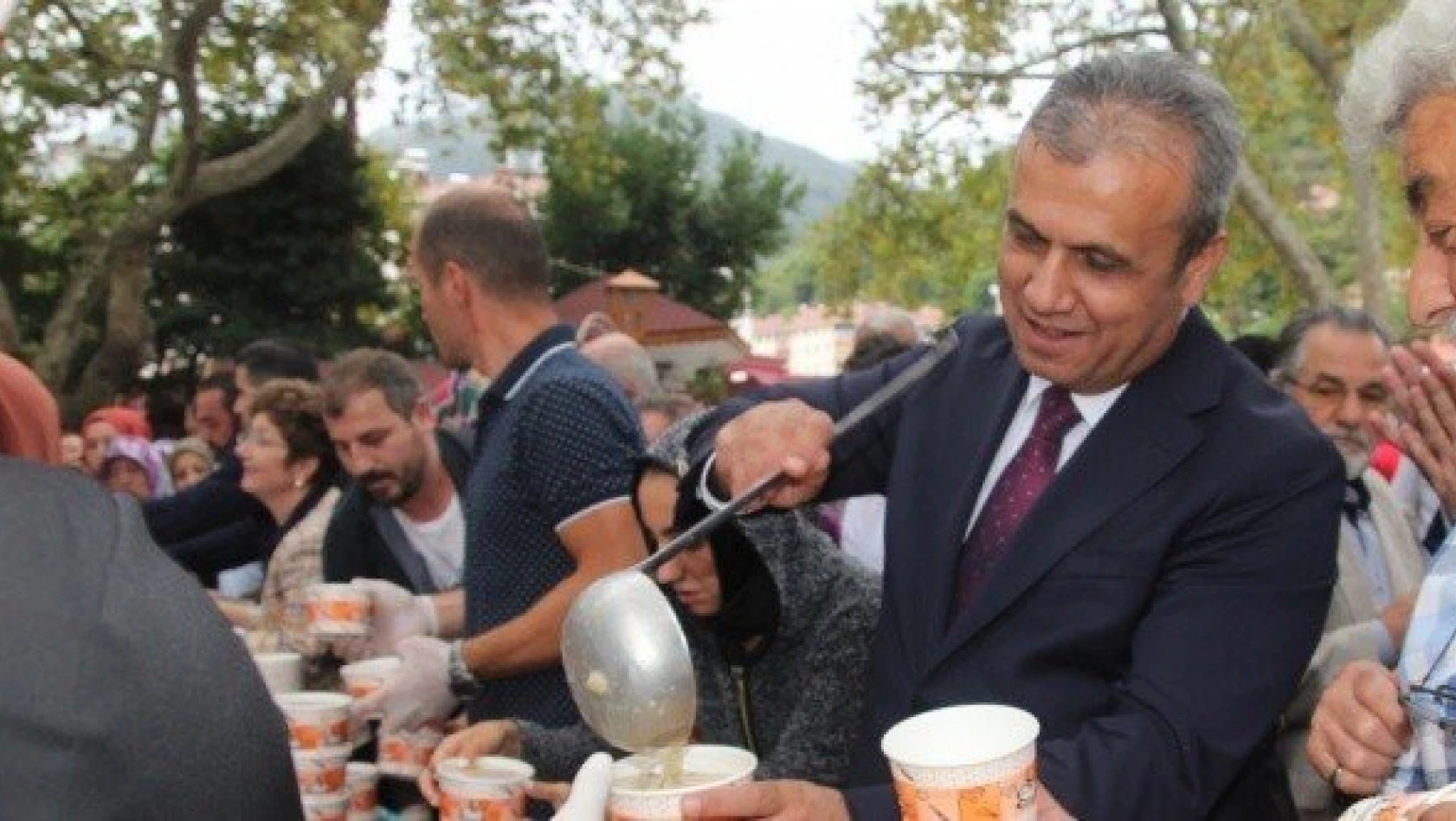Bozkurt'ta vatandaşlara aşure ikramı