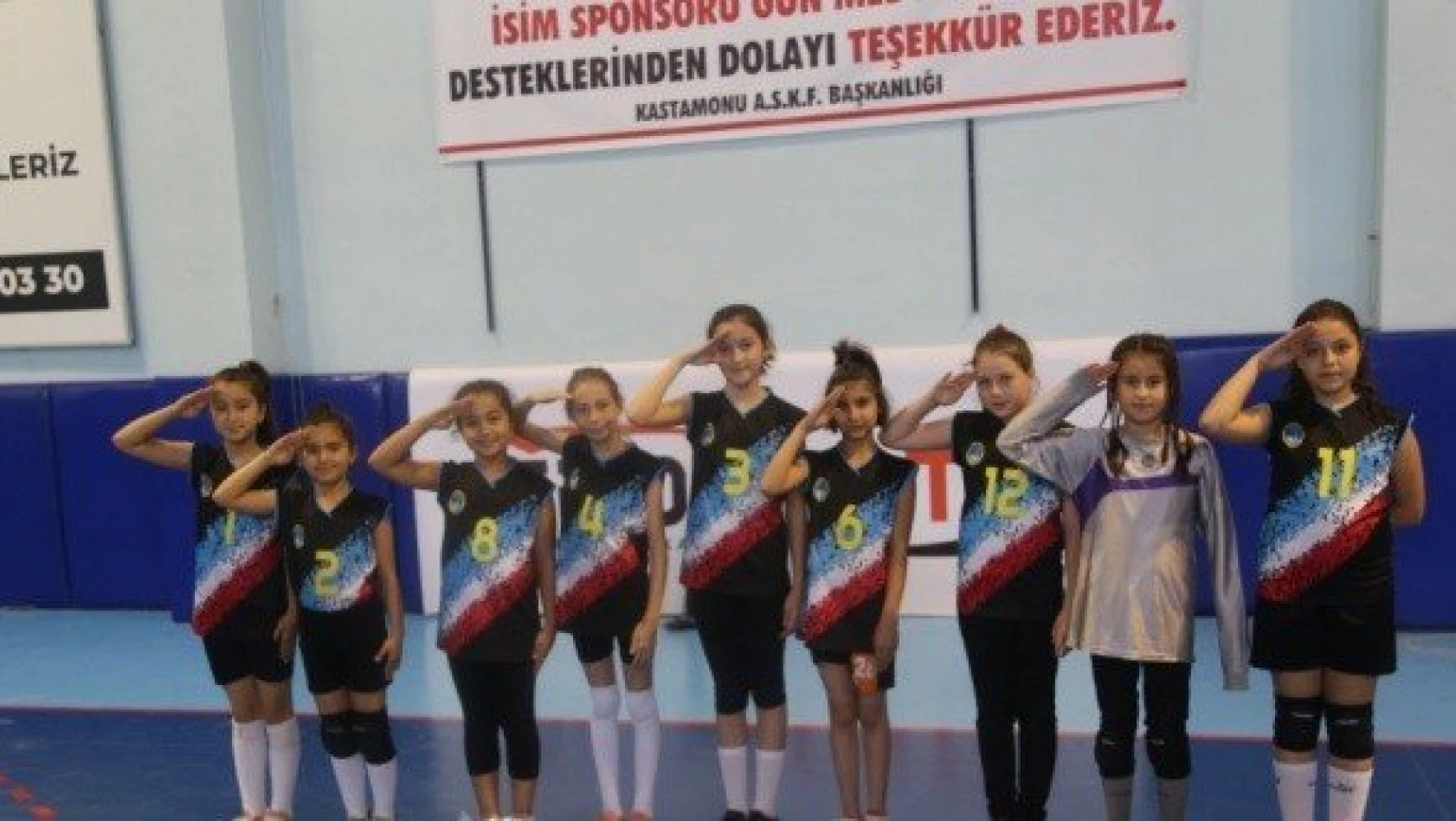 Şampiyon kızlardan Mehmetçiğe selam