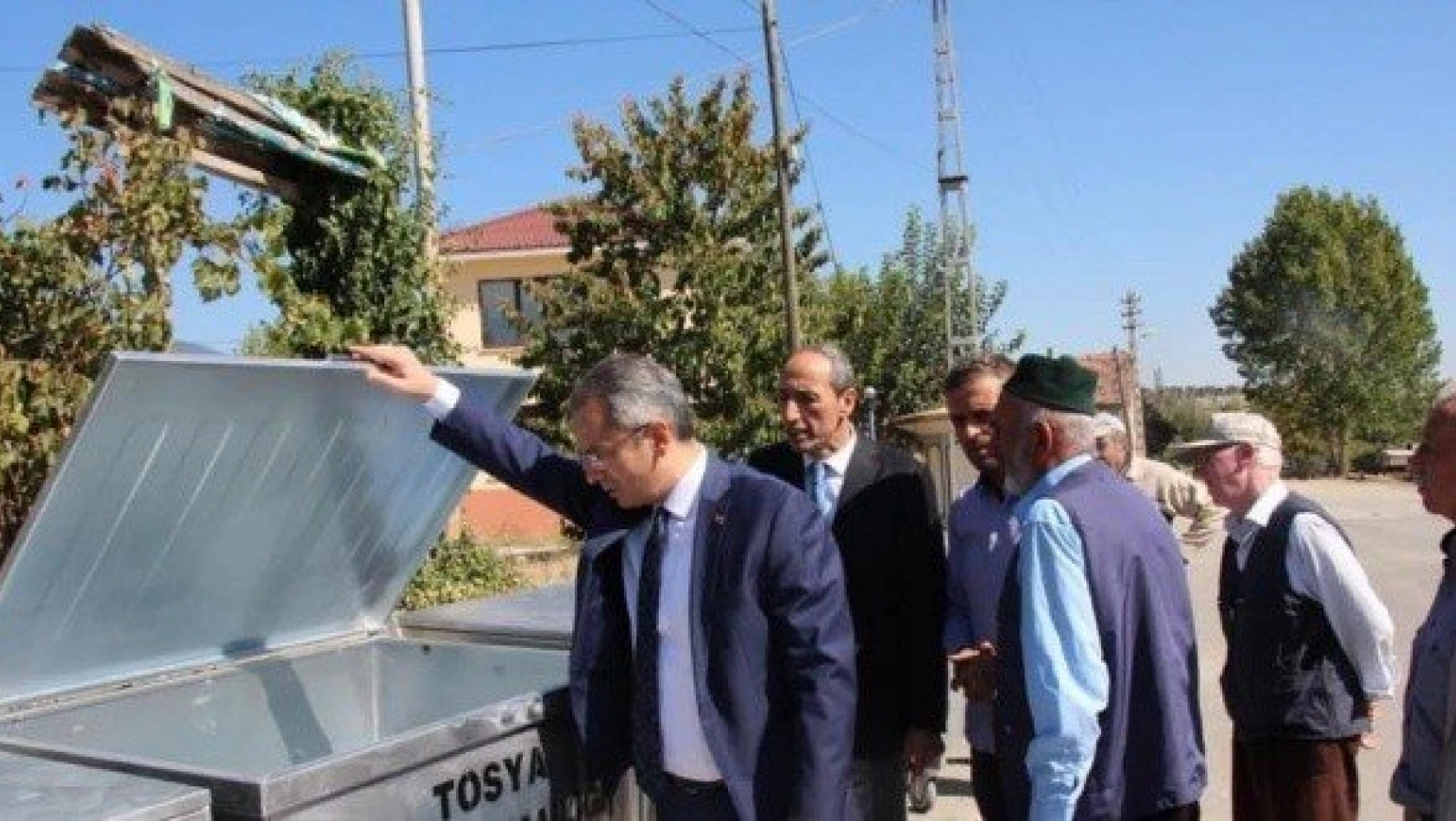 Tosya'da Akbük köyüne 10 adet çöp konteynırı teslim edildi