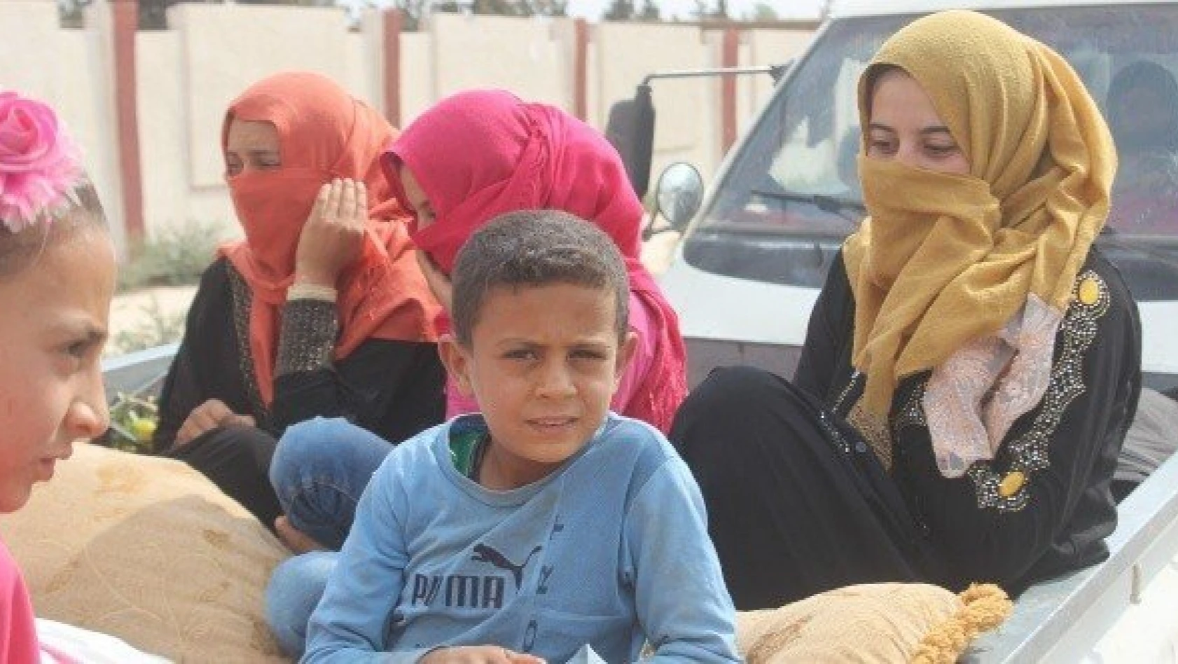 TSK'nın teröristlerden aldığı Tel Abyad'da siviller evlerine dönmeye başladı