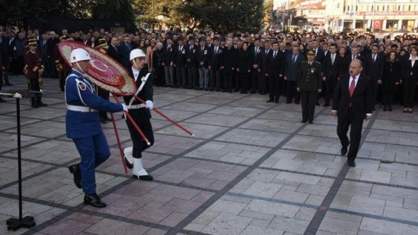 Büyük Önder Atatürk, ebediyete intikalinin 81'inci yılında törenle anıldı