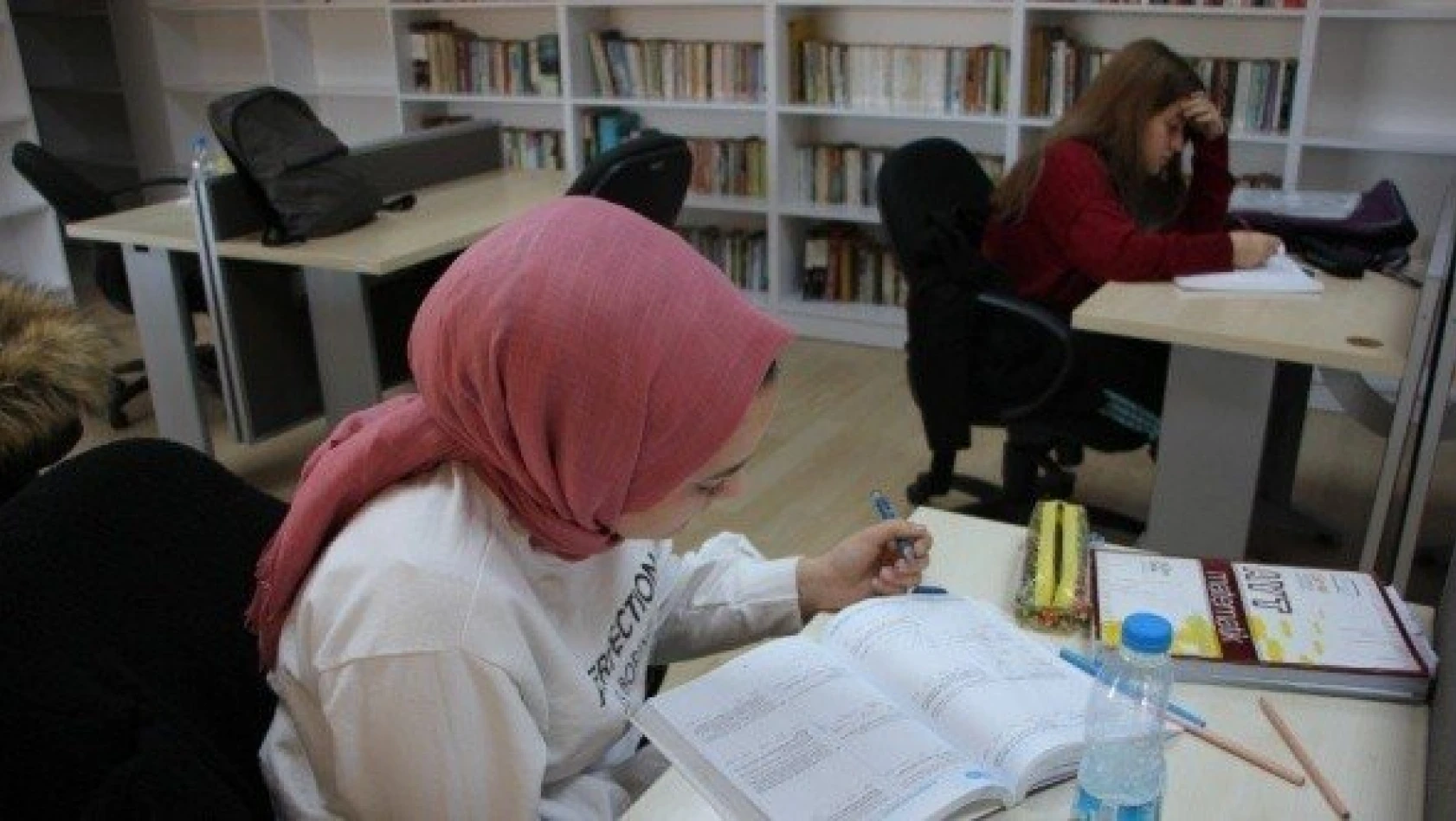 Cide Halk Kütüphanesine 4 bin kitap bağışlandı