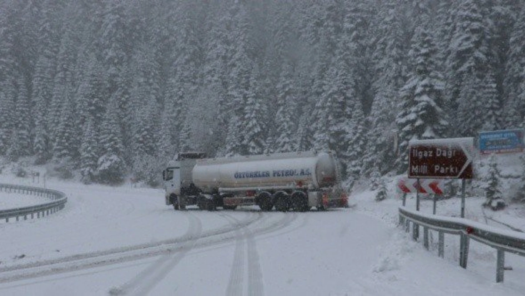 Ilgaz Dağı'nda kar nedeniyle ulaşım güçlükle sağlanıyor