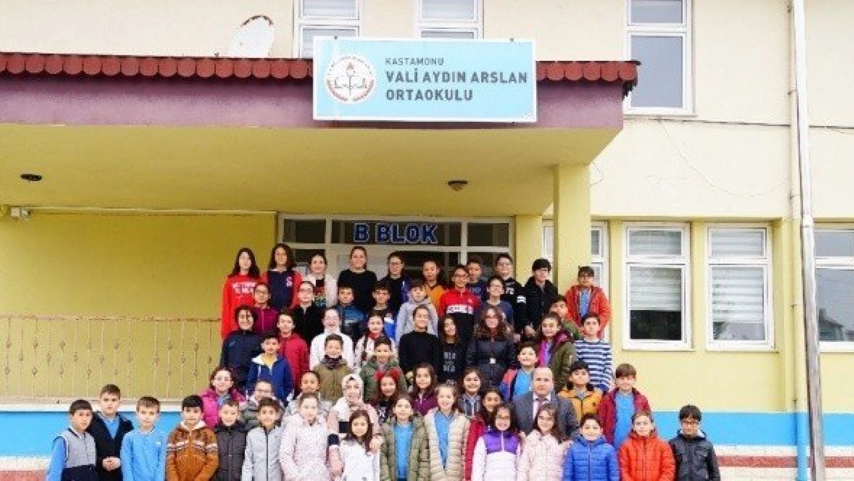 Vali Aydın Arslan Ortaokulu'ndan 'İyilik Yap, İyilik Bul' projesi
