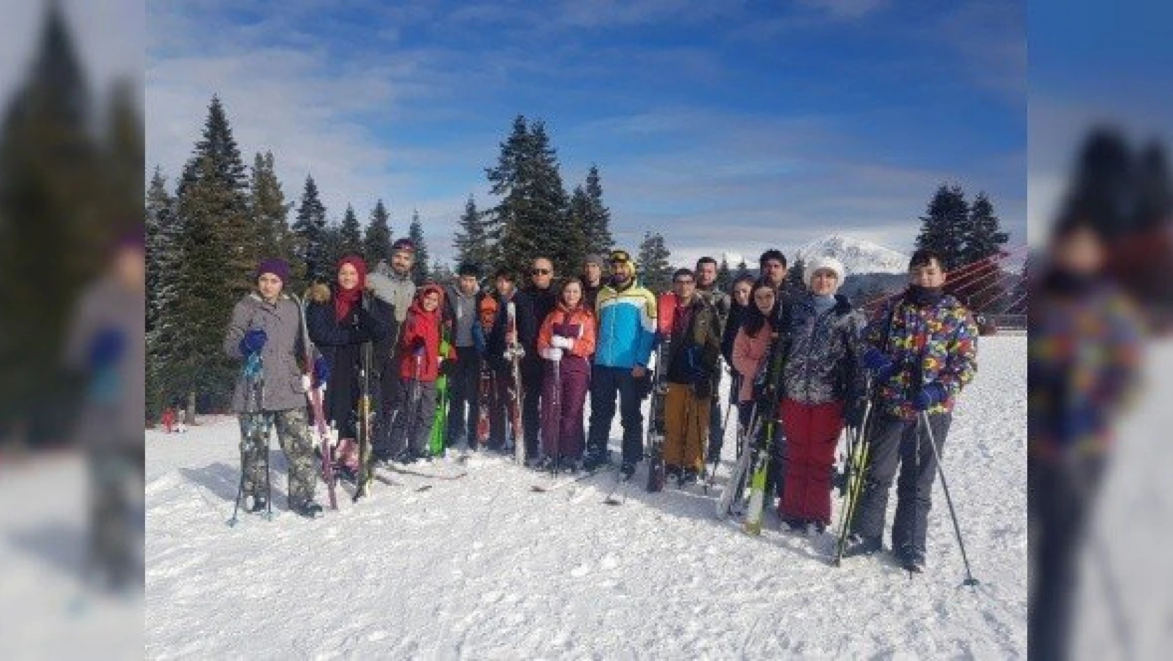 Azdavay Belediyesinden öğrencilere Ilgaz'da kayak eğitimi