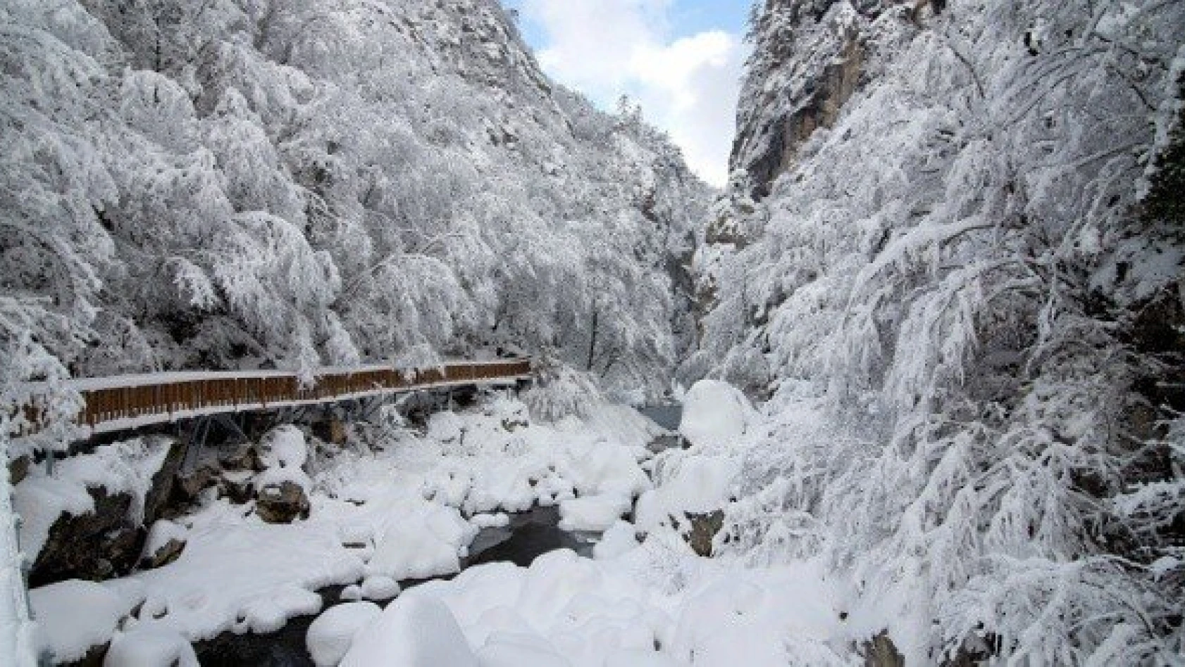 Kastamonu'daki Horma Kanyonu kar altında doyumsuz manzaralar sunuyor