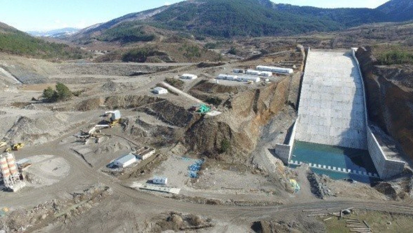 3 şehre hizmet verecek olan barajda çalışmalar devam ediyor