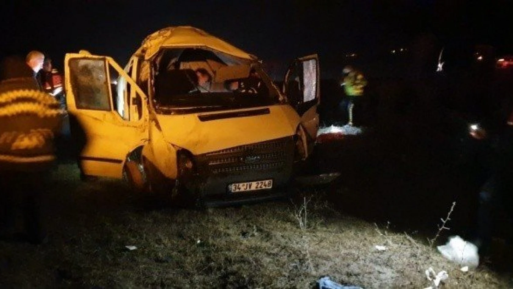 Kastamonu'da minibüs takla attı: 3 yaralı