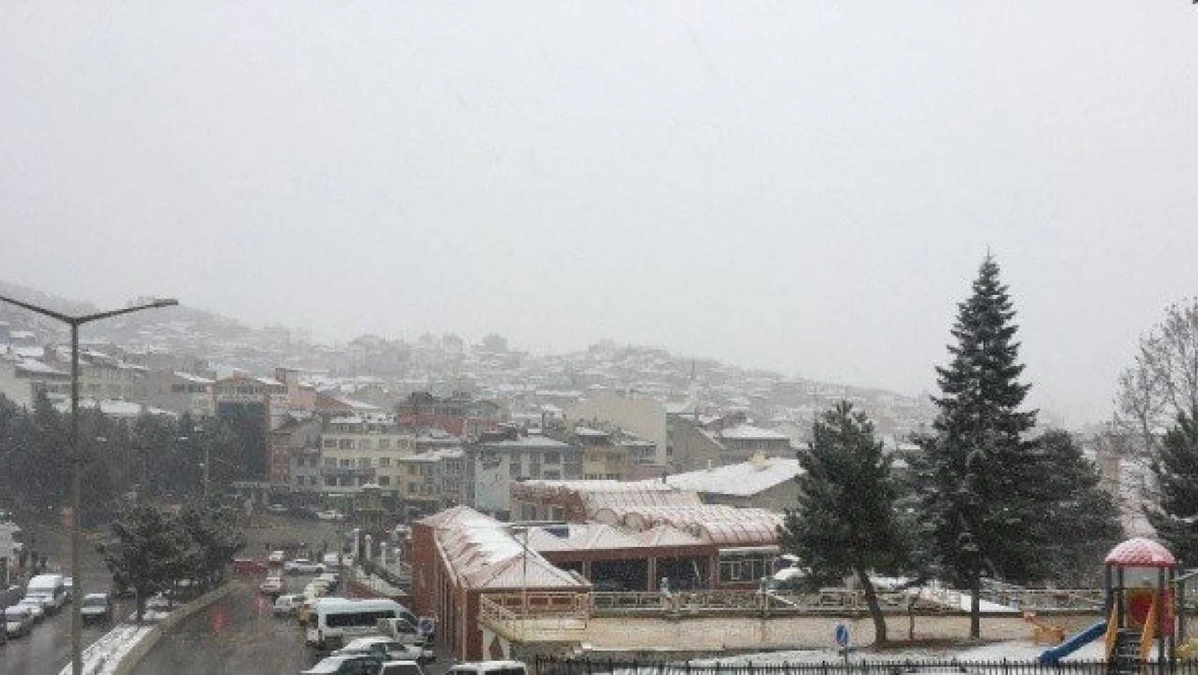 Tosya'da yoğun kar yağışı başladı