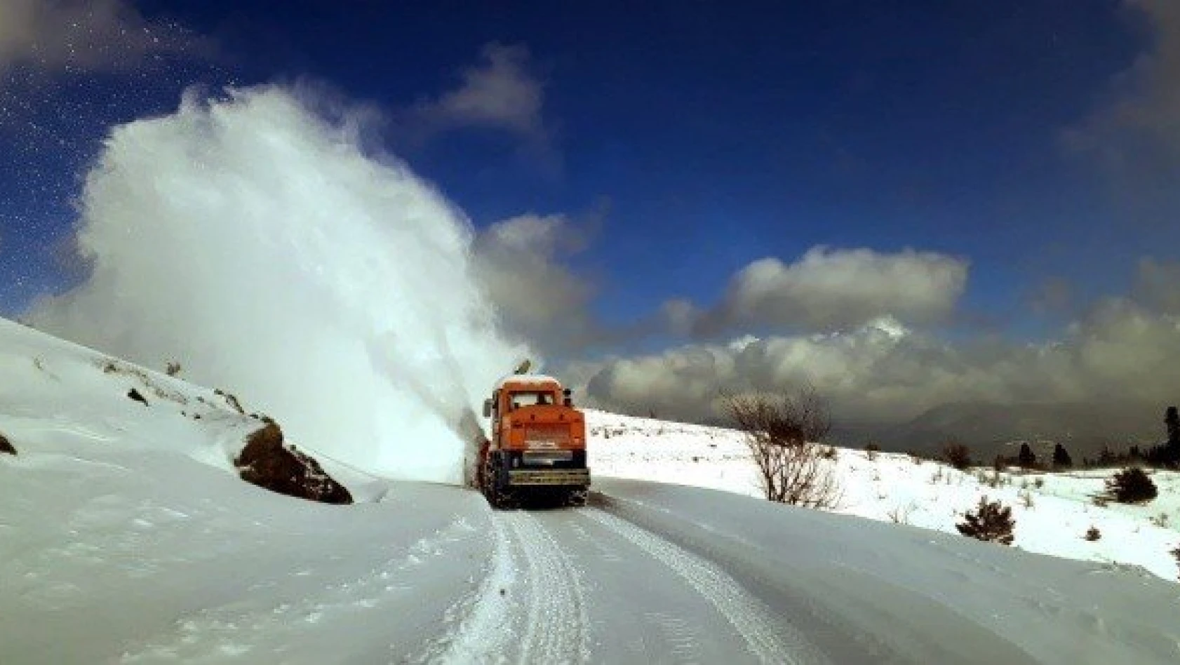 Kar nedeniyle kapanan 509 köy yolundan 496'sı açıldı