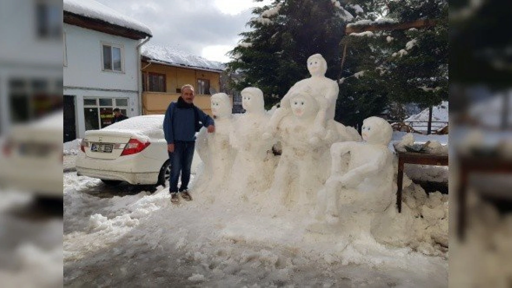 Kastamonulu esnafın yaptığı kardan heykeller ilgi görüyor